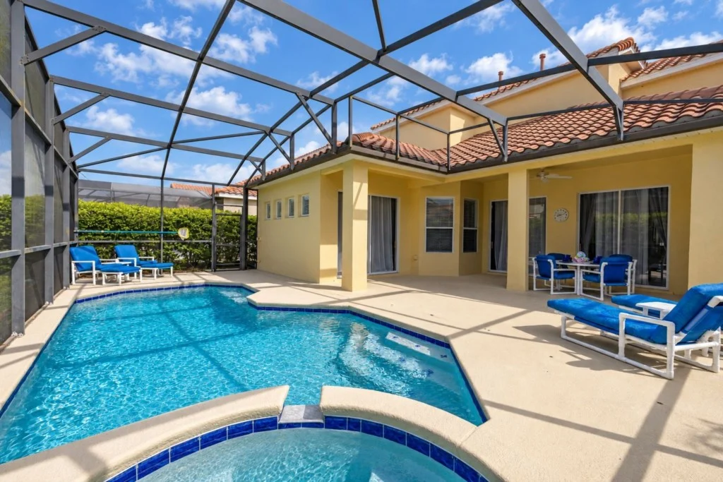 Private screened pool and spa at our Tuscan Hills villa